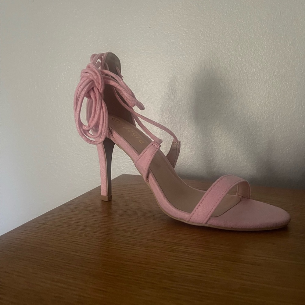 Never worn size US8